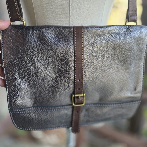 Fossil Metallic Silver Leather Messenger Bag - Picture 3 of 17